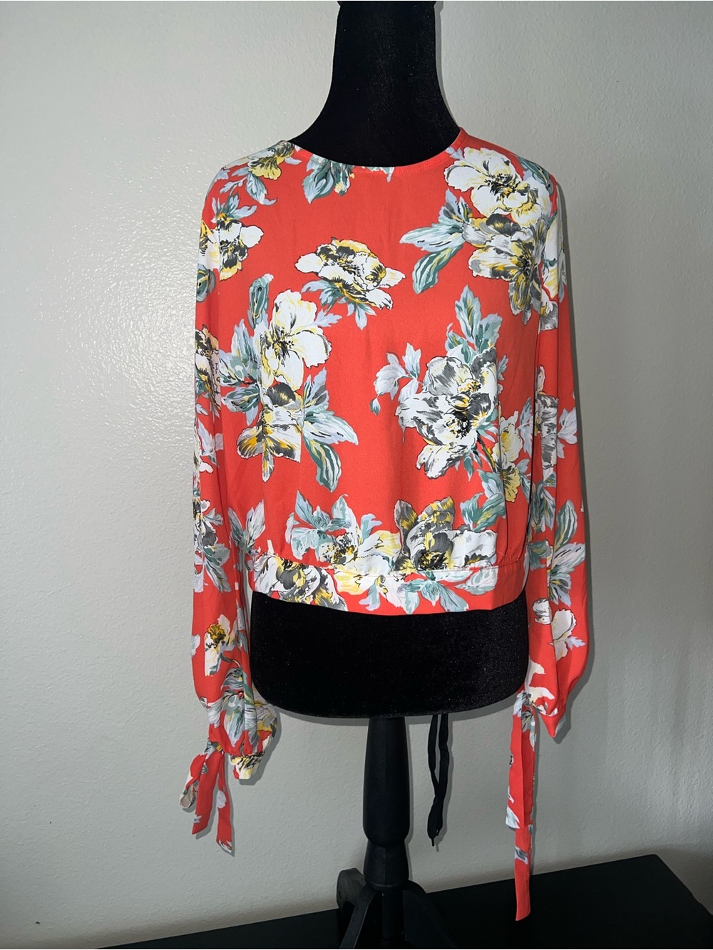 Forever 21 Coral Floral Long-Sleeve Casual  Crop Top sz Med